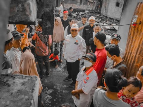 DPD PKS Palembang Salurkan Bantuan Korban Kebakaran di Lawang Kidul