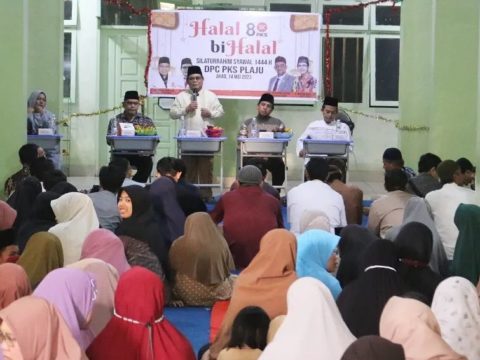 Menghadiri Silaturahmi Halal bi Halal DPC PKS Plaju